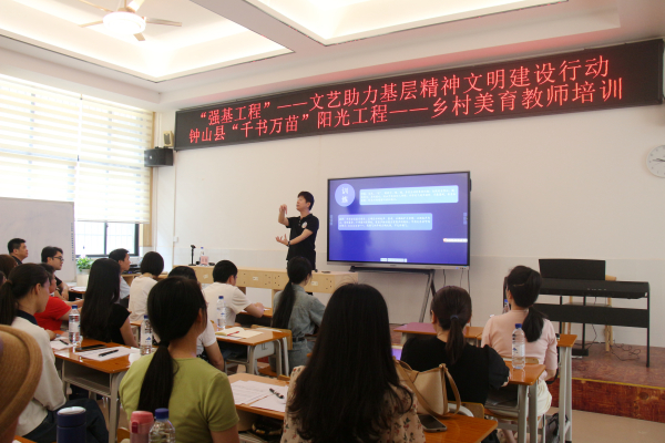 送文艺 种文化 润乡风 ——“与人民同行”文艺志愿者走进钟山惠民服务侧记