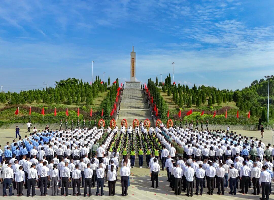 贺州市举行烈士纪念日向人民英雄敬献花篮仪式