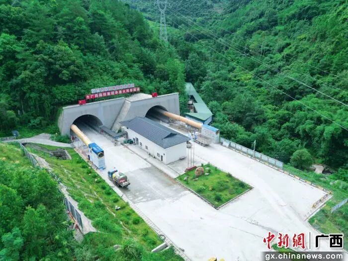 最长隧道双洞贯通!途经贺州的这条高速公路建设迎新进展