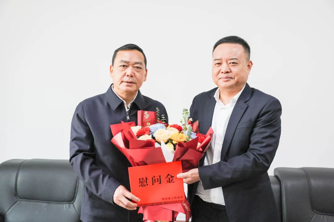 彭代元慰问优秀人才代表