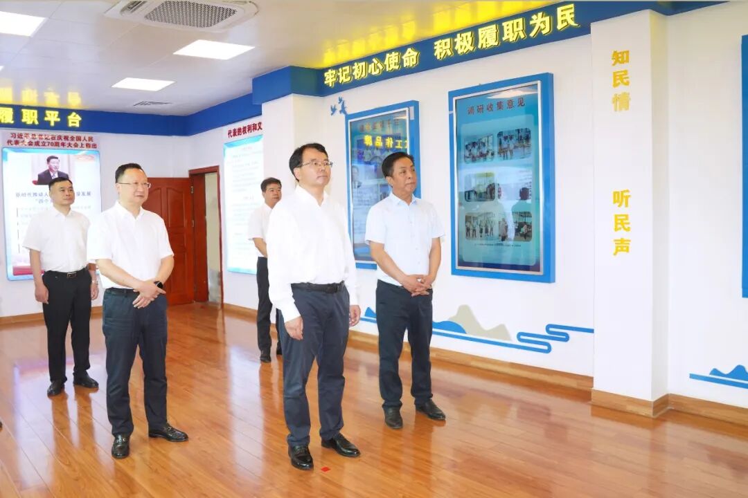 李国忠到市直有关单位调研