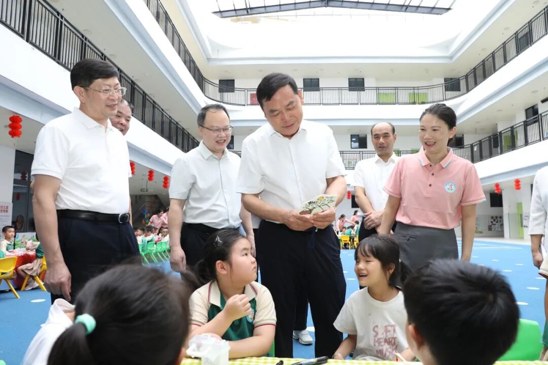 彭代元开展“六一”国际儿童节慰问活动